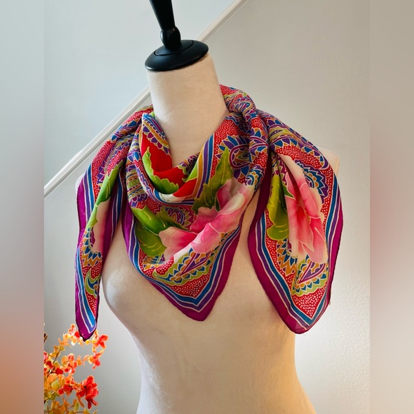 OSCAR De La RENTA Silk Scarf Brilliant Designer Floral 34x34” Made In Japan - Picture 15 of 15